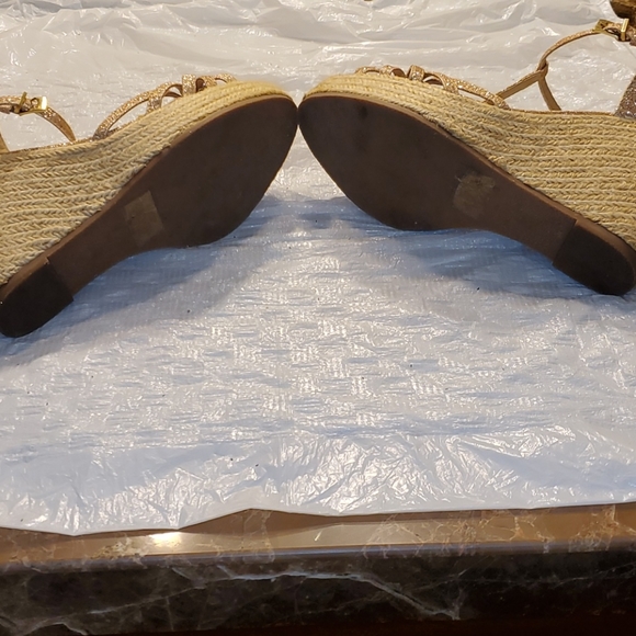 Sparkly Gold Wedges Size 9 - Picture 5 of 8